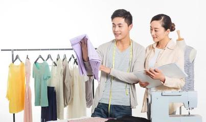 服装流水线车工告诉你 买衣服只看牌子，那你就OUT啦