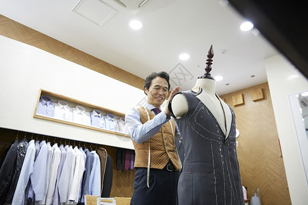 匠心独运 服装店内景与制作流程的完美融合