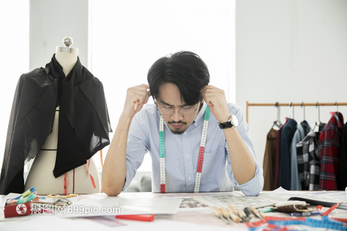 从创意到成衣 男装设计师与服装制作的艺术交响